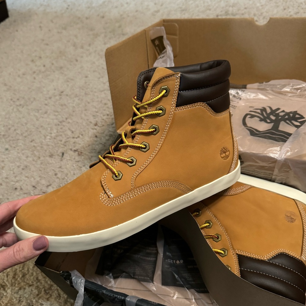 NWT Timberland sneaker boots